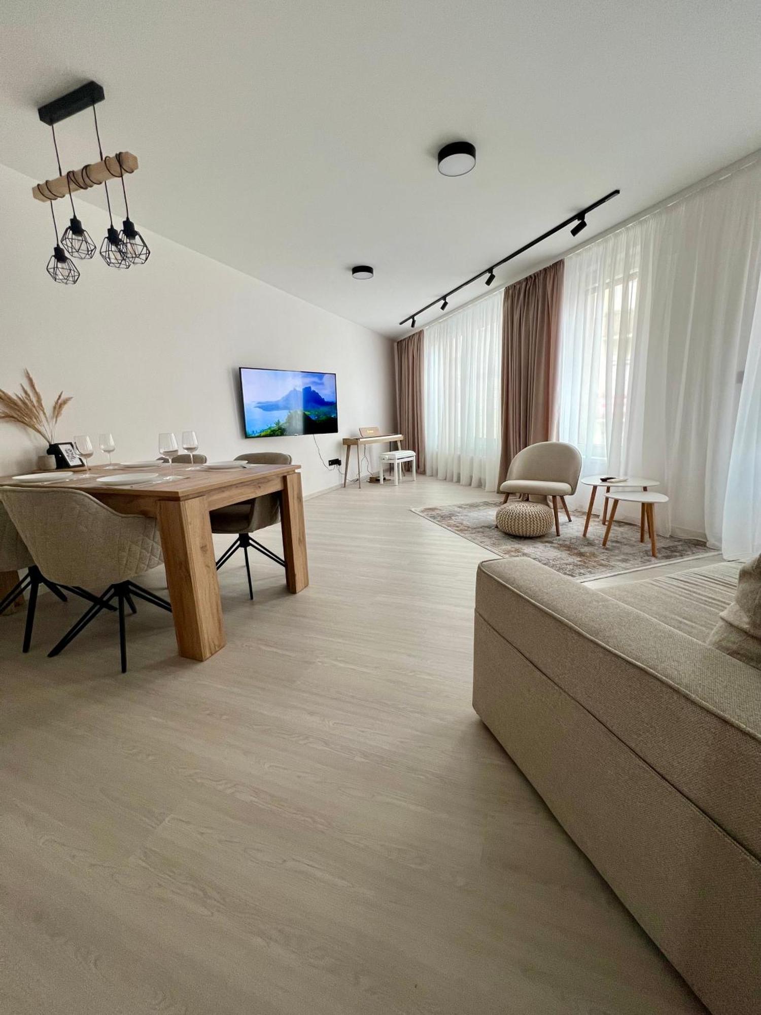 Skau Piano Family & Business Free Parking Bratislava