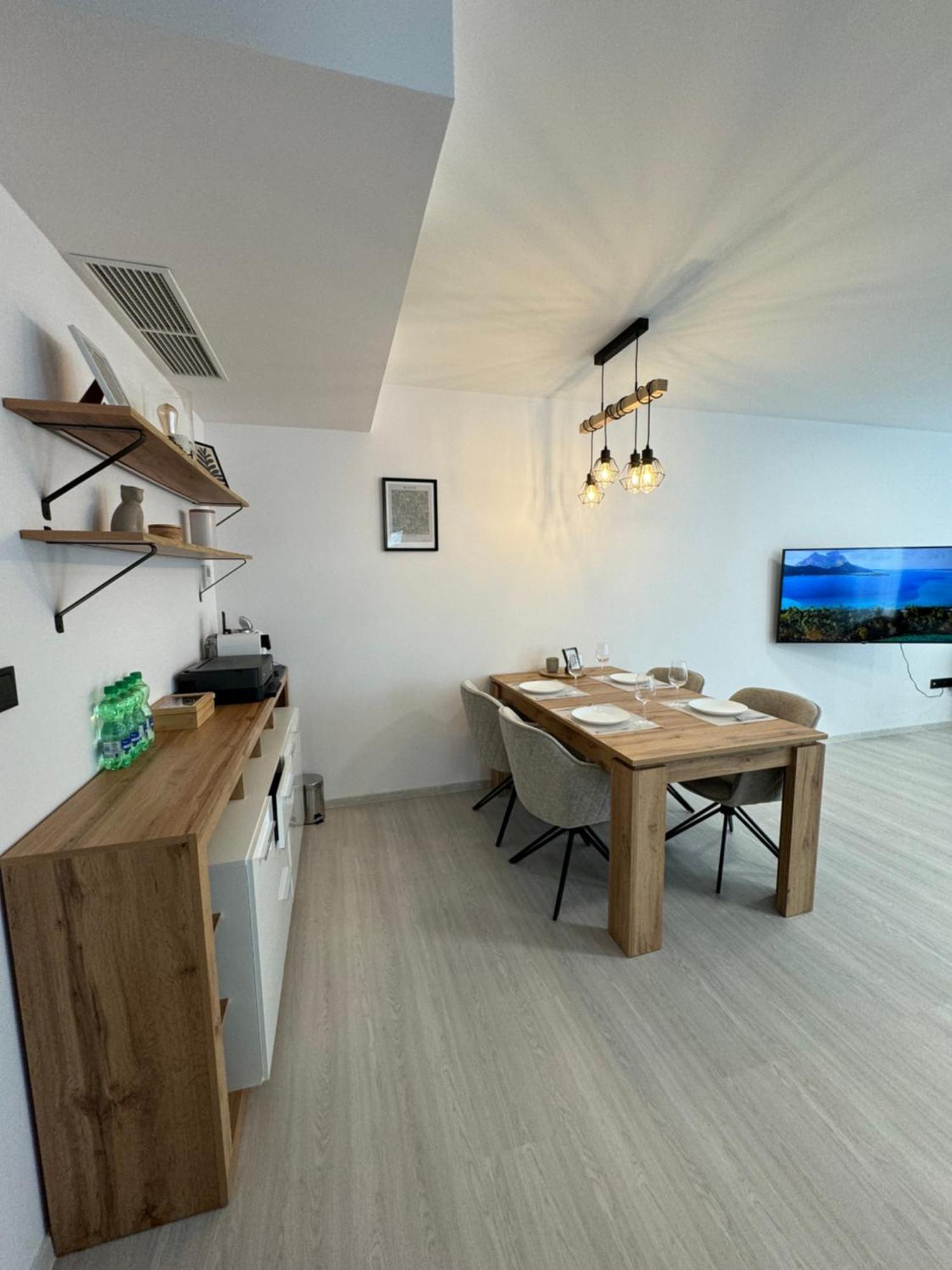 Skau Piano Family & Business Free Parking Apartment